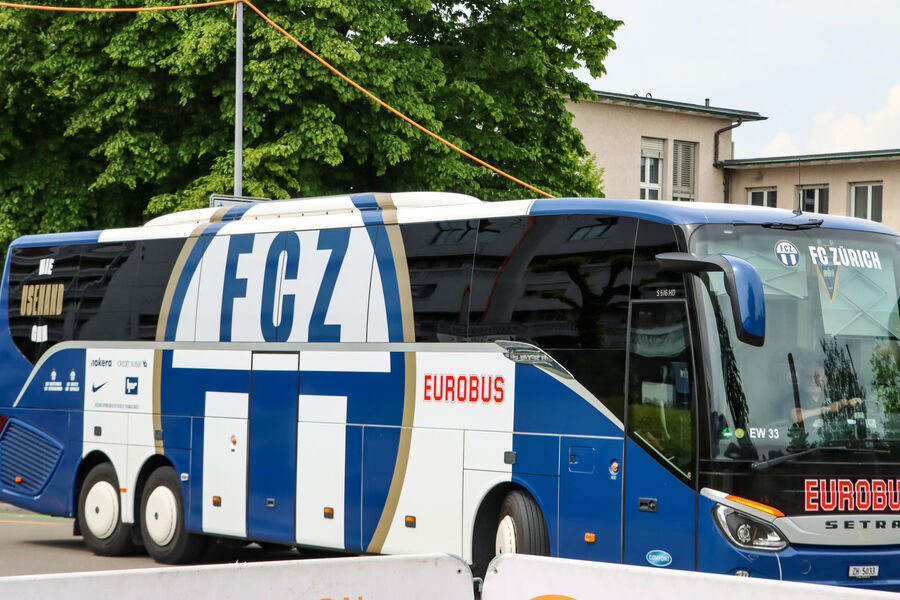 Blue and white FC Zürich team coach